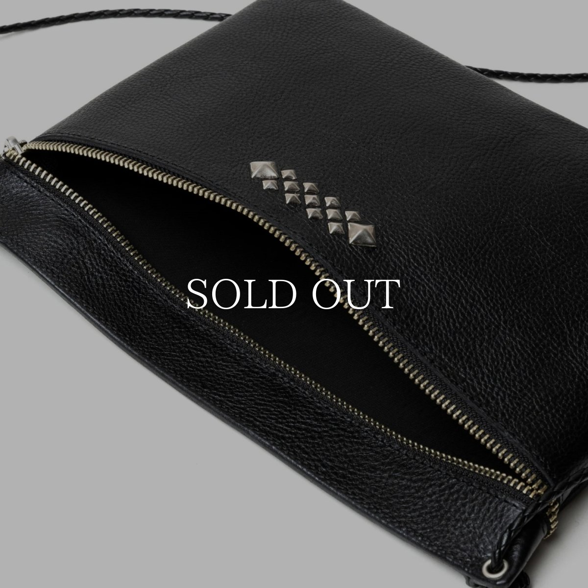 画像7: CALEE  STUDS LEATHER ZIP SACOCHE (7)