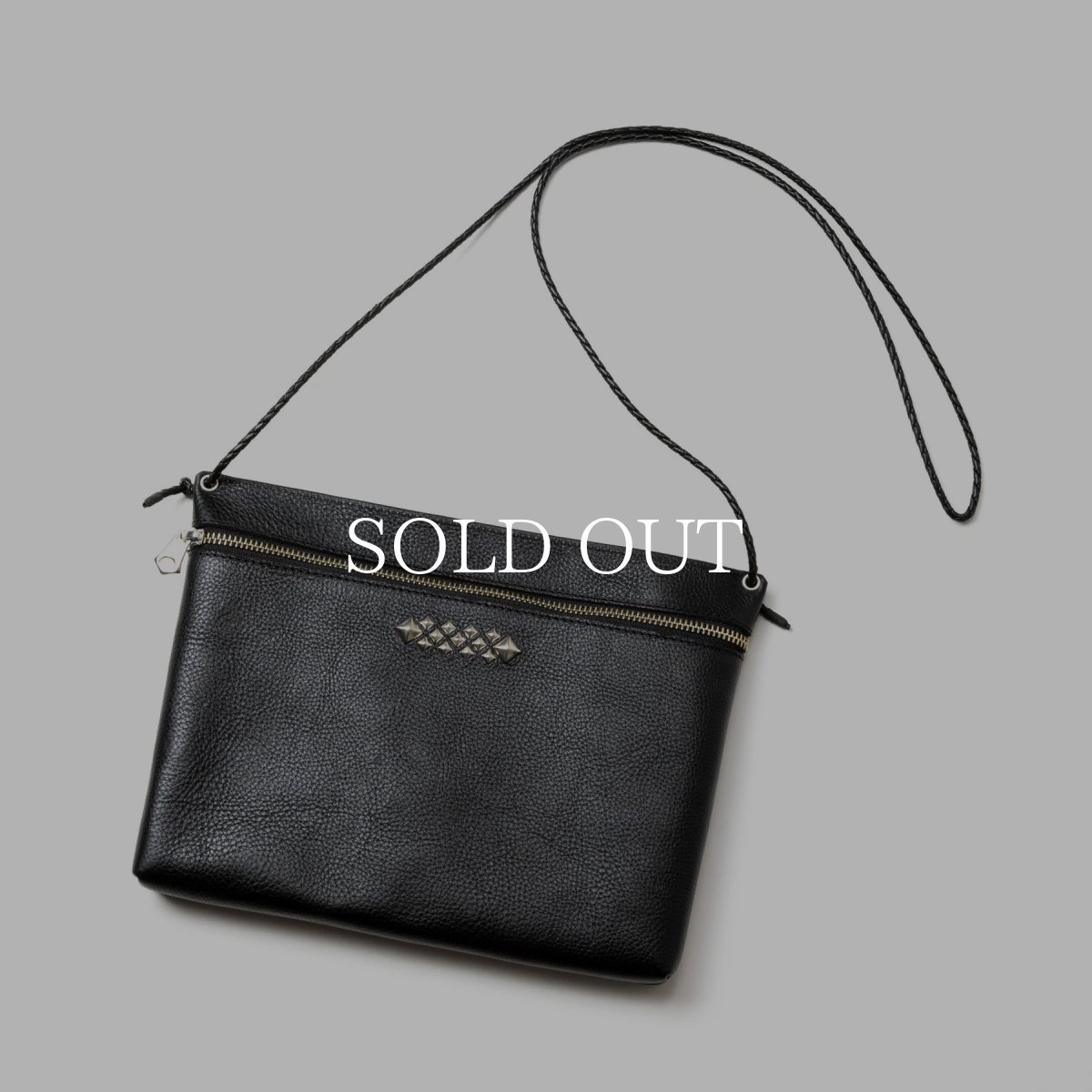 画像1: CALEE  STUDS LEATHER ZIP SACOCHE (1)