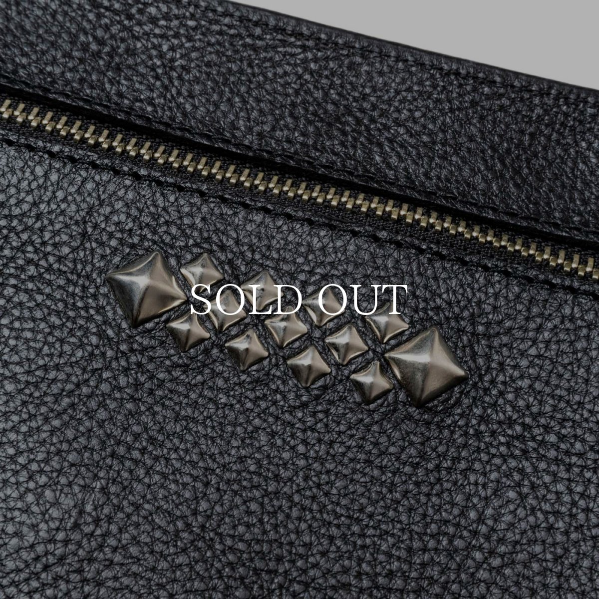 画像3: CALEE  STUDS LEATHER ZIP SACOCHE (3)