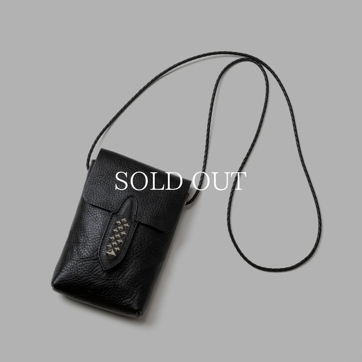 画像1: CALEE  STUDS LEATHER MULT POUCH (1)