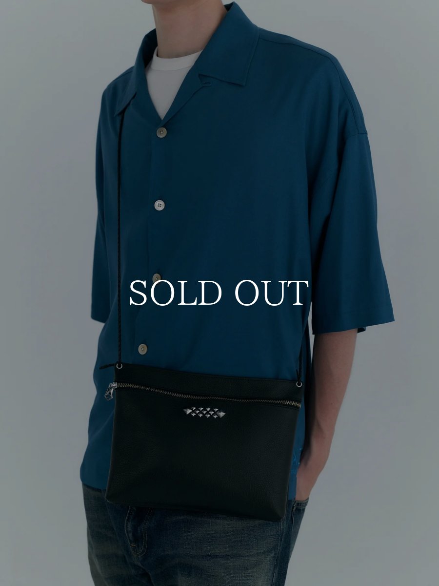 画像9: CALEE  STUDS LEATHER ZIP SACOCHE (9)