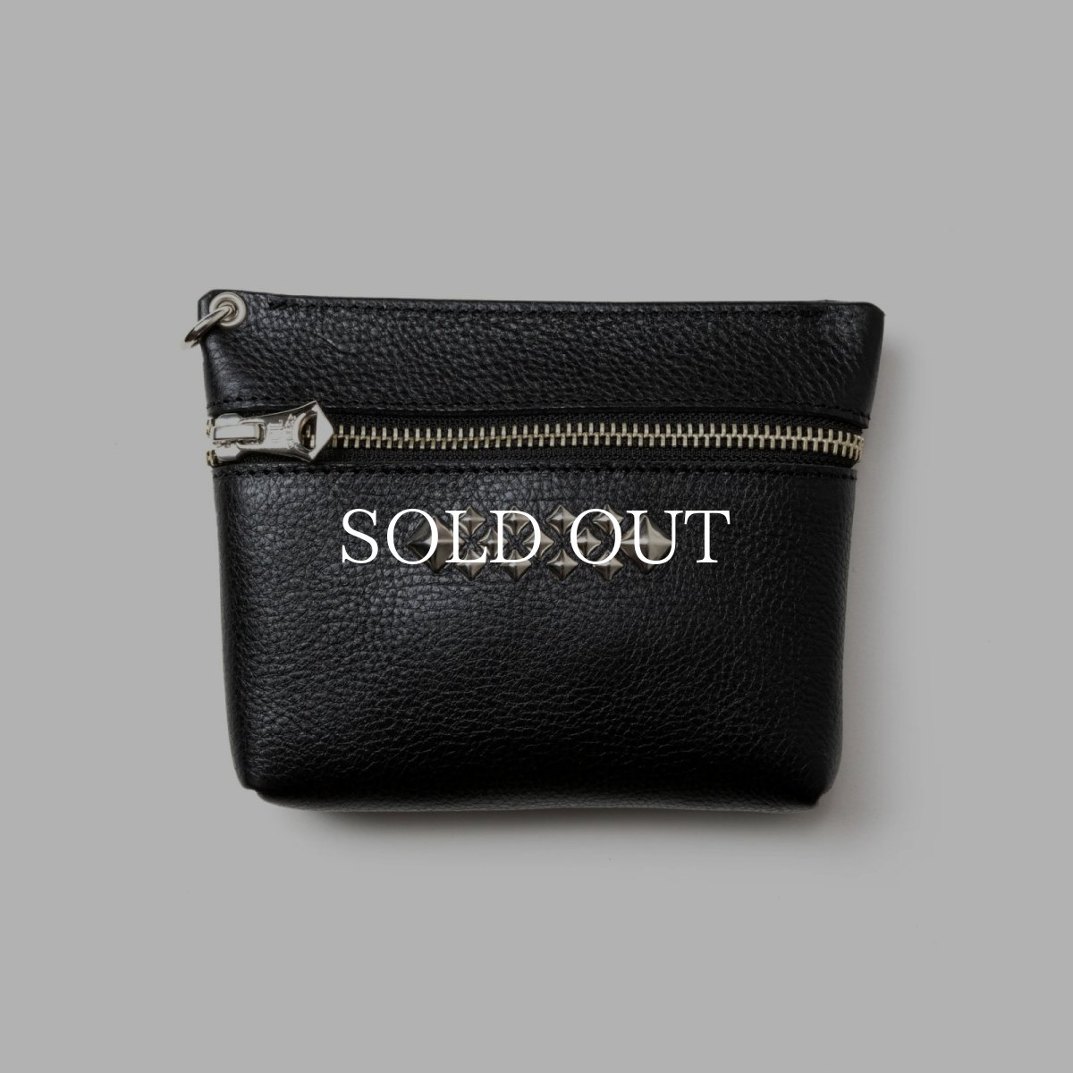画像1: CALEE  STUDS LEATHER ZIP POUCH (1)
