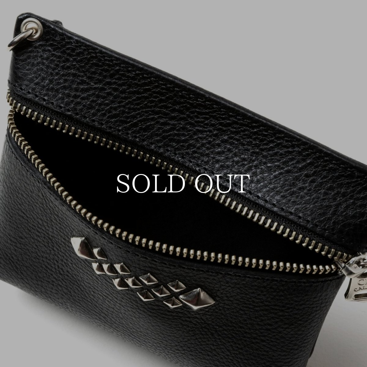 画像5: CALEE  STUDS LEATHER ZIP POUCH (5)