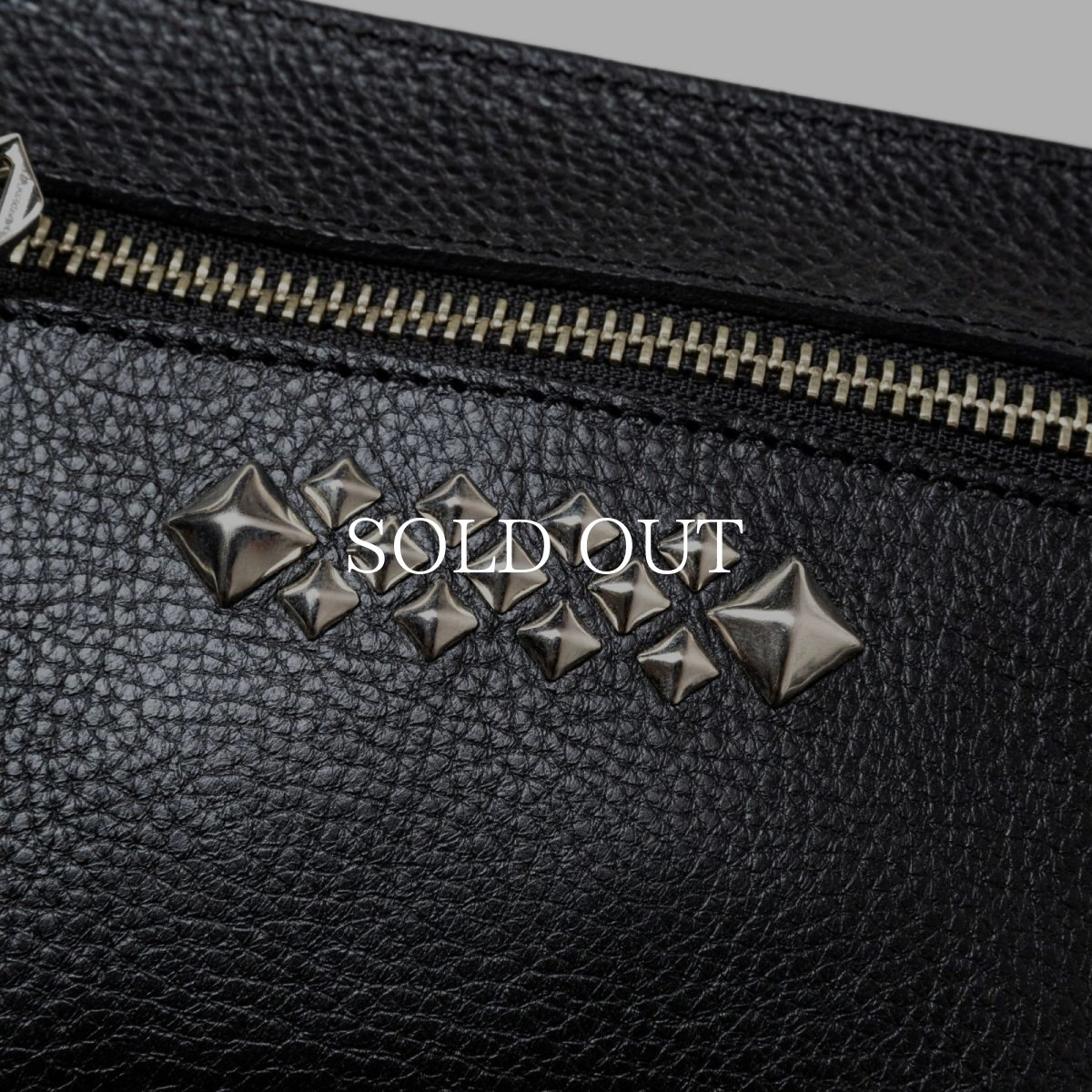 画像3: CALEE  STUDS LEATHER ZIP POUCH (3)