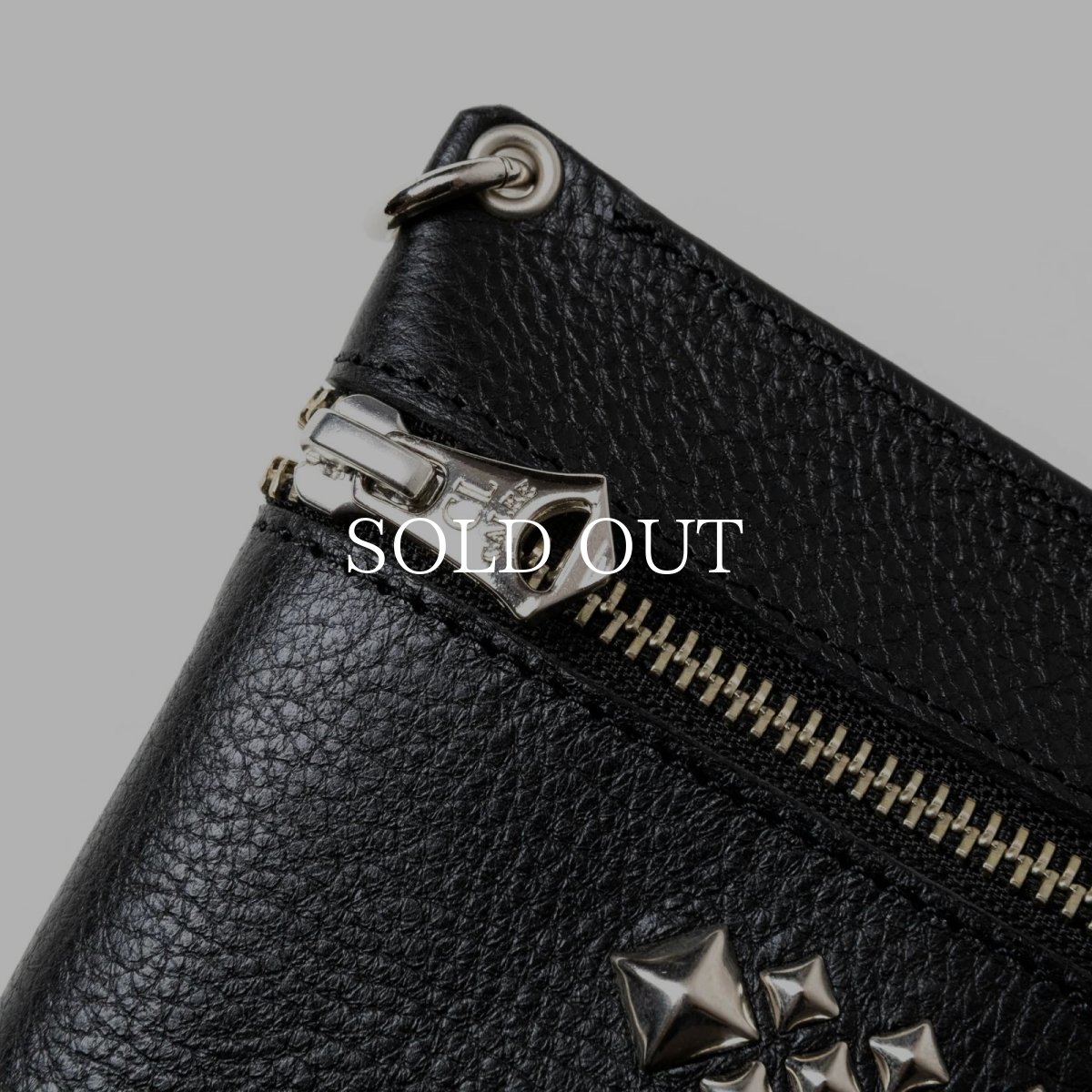 画像4: CALEE  STUDS LEATHER ZIP POUCH (4)
