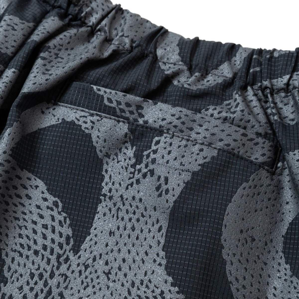 画像7: CALEE  DOTAIR®︎ SNAKE PATTERN EASY PANTS ＜REFLECTOR＞ (7)