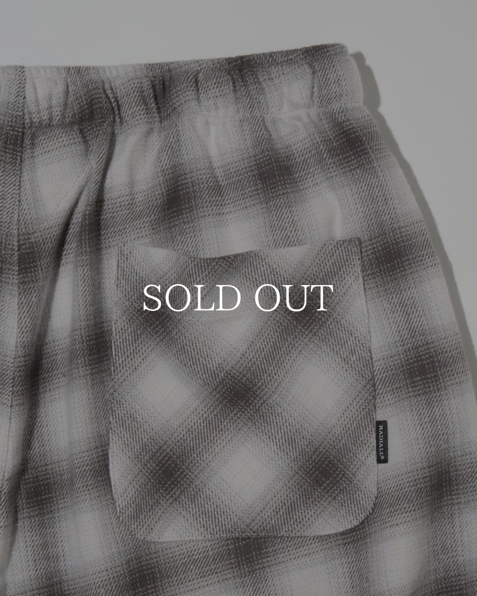 画像4: RADIALL  EL CAMINO - STRAIGHT FIT EASY SHORTS (4)