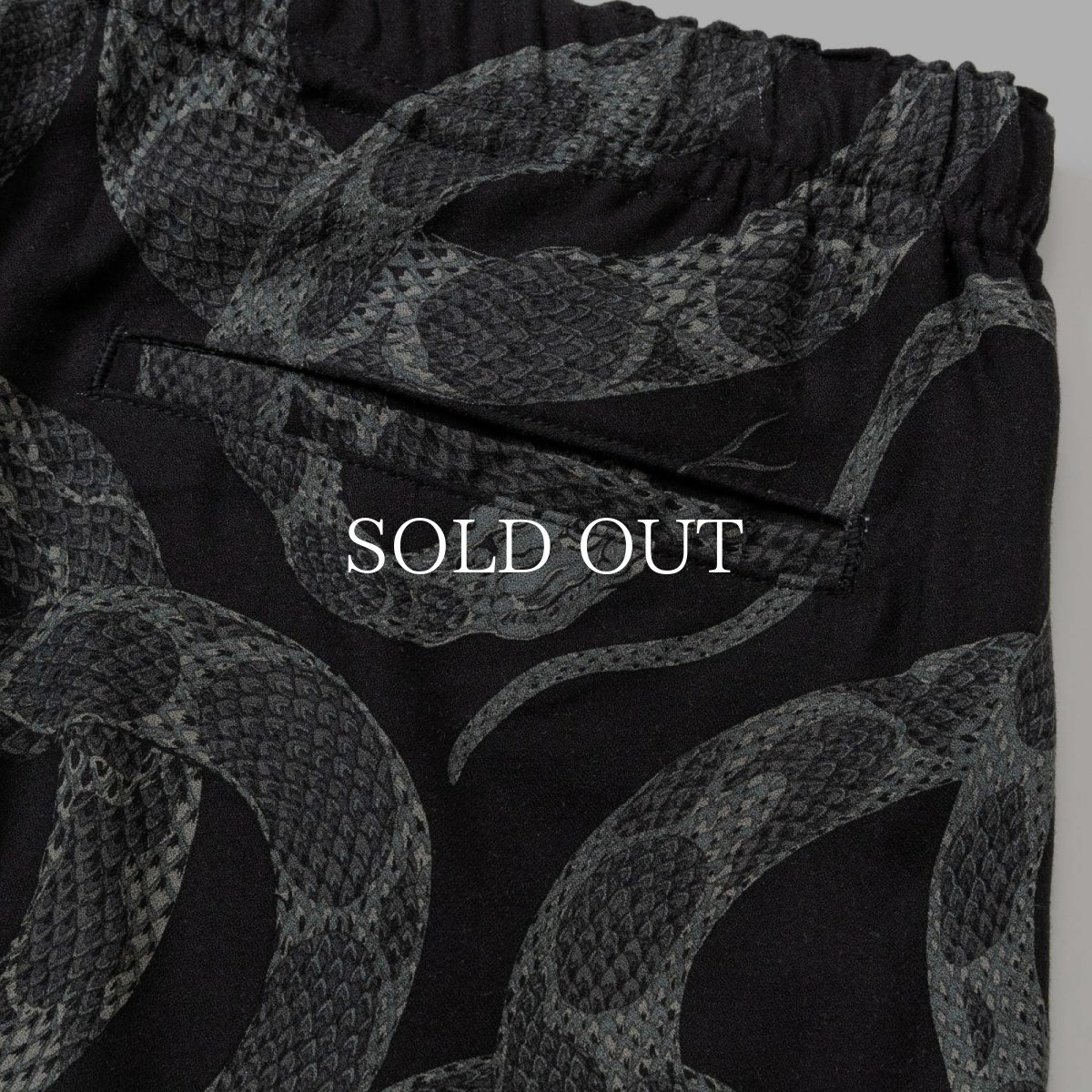 画像5: CALEE  ALLOVER SNAKE PATTERN EASY SHORTS ＜EXCLUSIVE>＞ (5)