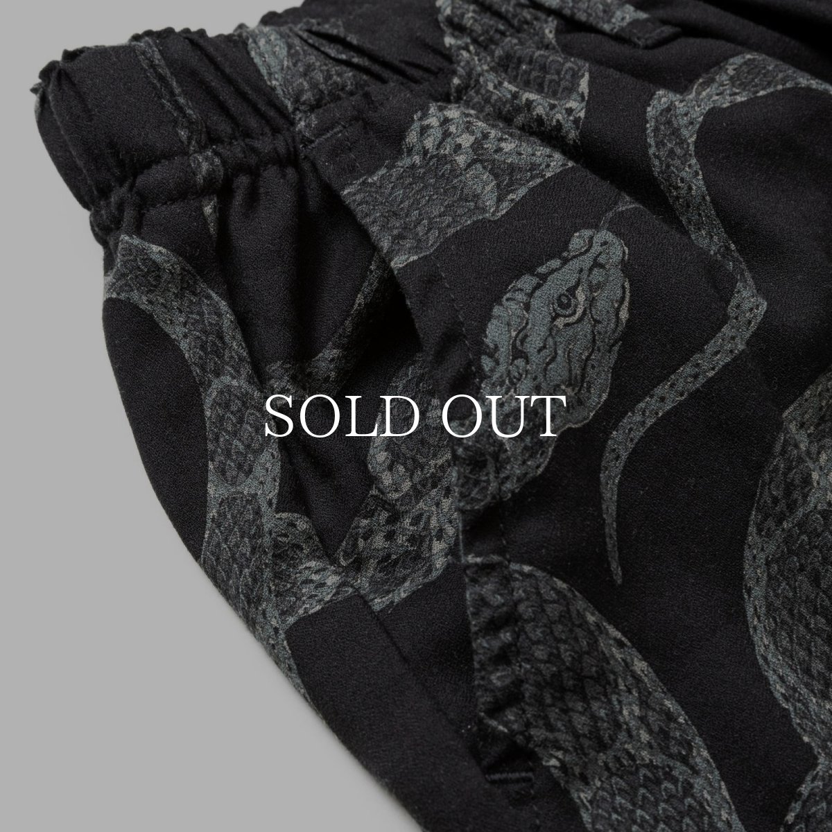 画像4: CALEE  ALLOVER SNAKE PATTERN EASY SHORTS ＜EXCLUSIVE>＞ (4)