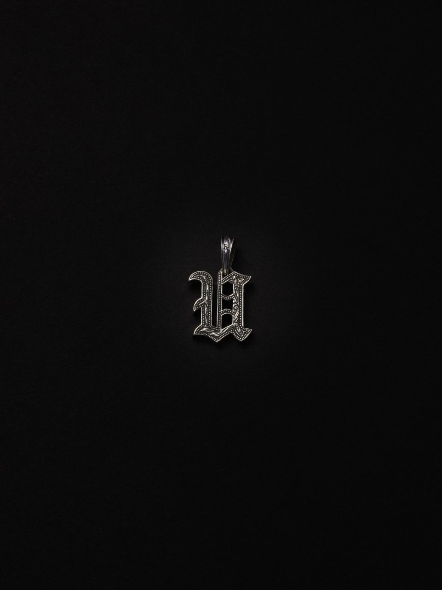 画像33: ANTIDOTE BUYERS CLUB   Engraved Initial Pendant (33)