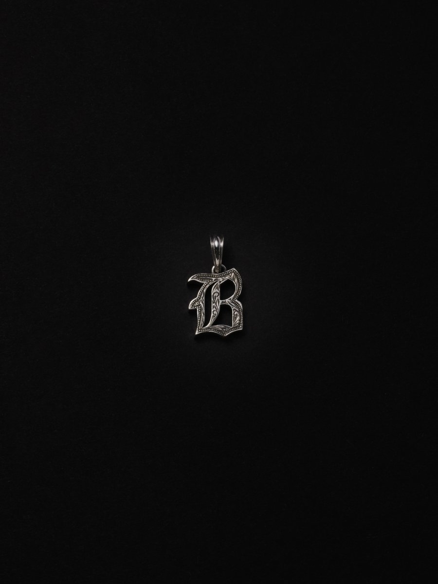 画像3: ANTIDOTE BUYERS CLUB   Engraved Initial Pendant (3)