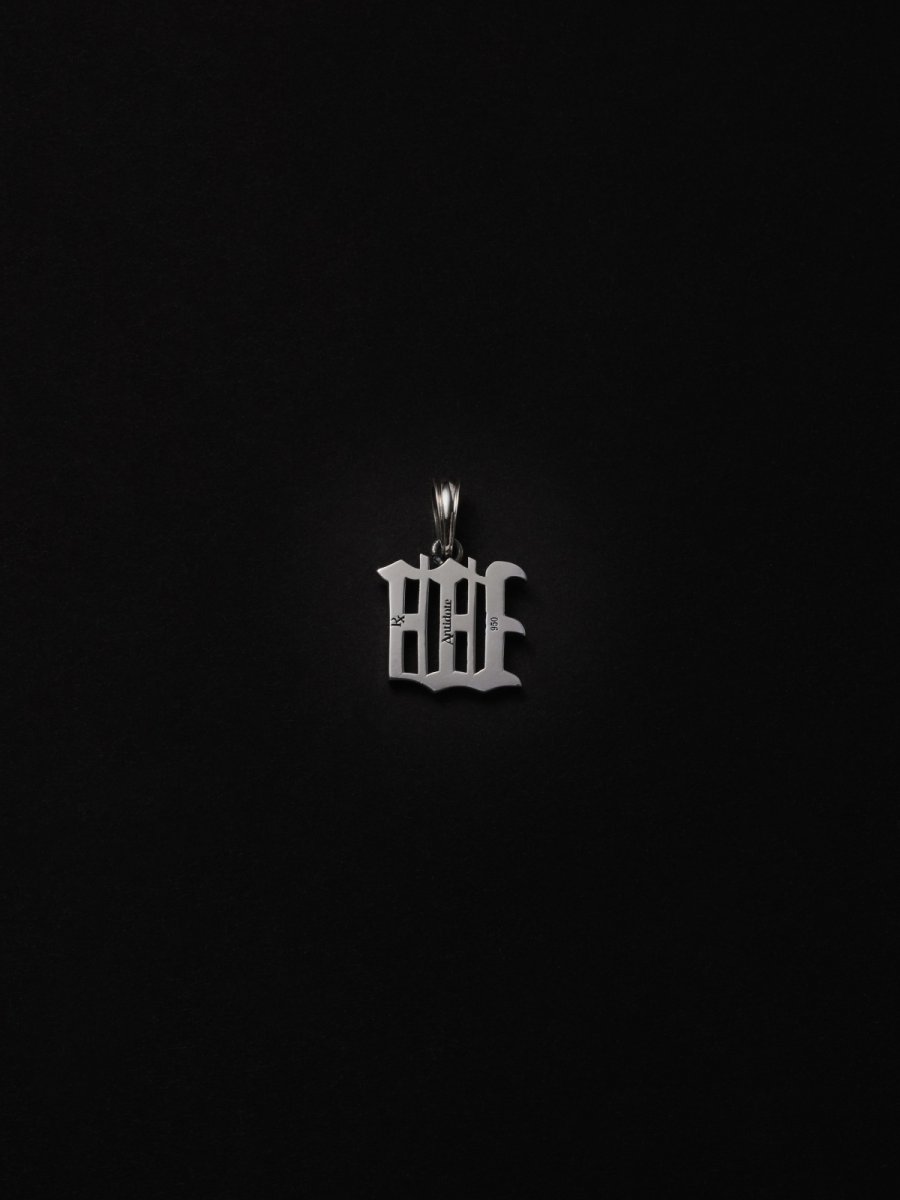 画像36: ANTIDOTE BUYERS CLUB   Engraved Initial Pendant (36)