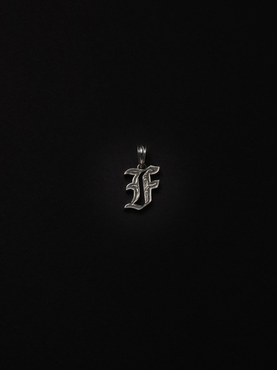 画像9: ANTIDOTE BUYERS CLUB   Engraved Initial Pendant (9)