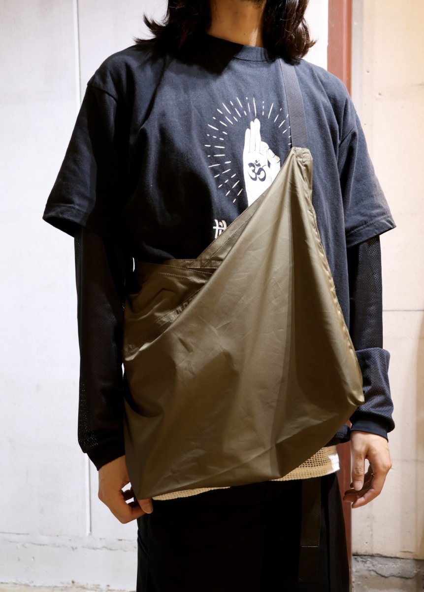 画像4: hobo  PACKABLE AZUMA SHOULDER BAG M POLY RIPSTOP (4)