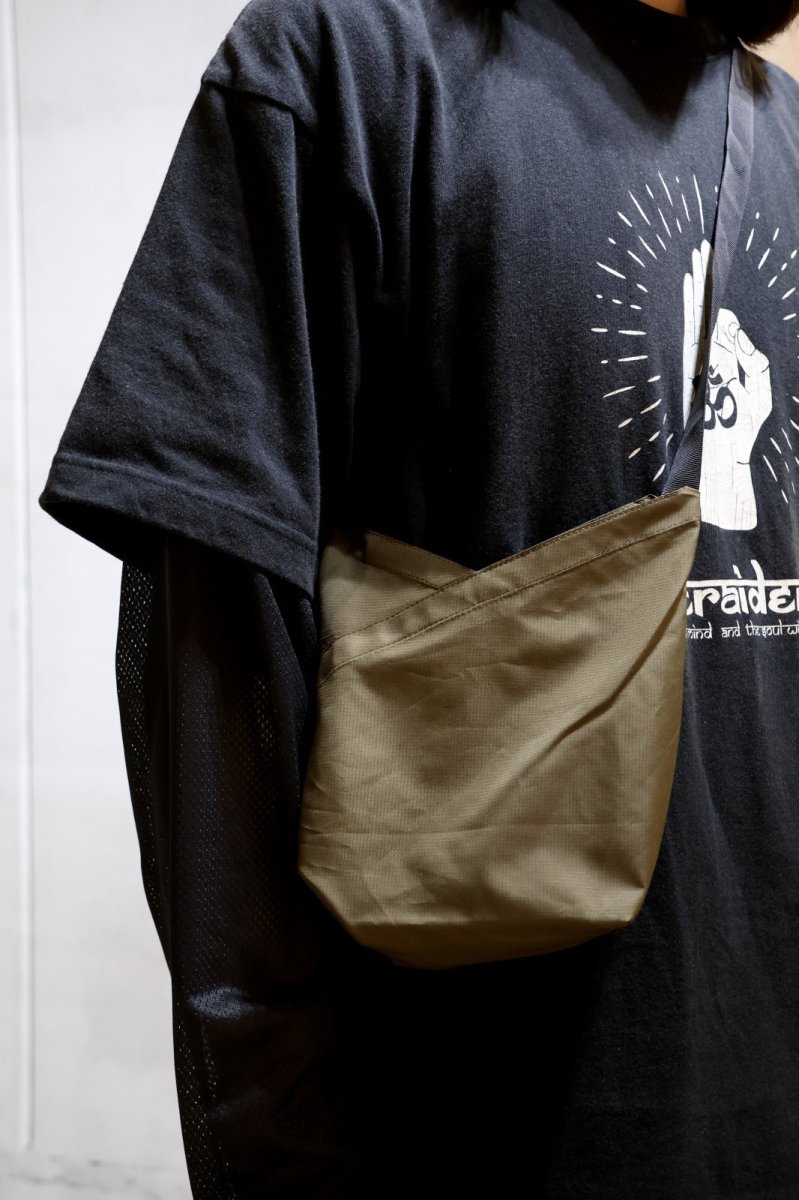 画像4: hobo  PACKABLE AZUMA SHOULDER BAG S POLY RIPSTOP (4)