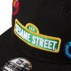 画像8: NEW ERA  キッズ Youth 9FIFTY SESAME STREET セサミストリート オールオーバー ブラック (8)