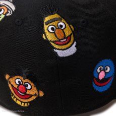画像8: NEW ERA  59FIFTY SESAME STREET セサミストリート オールオーバー ブラック (8)