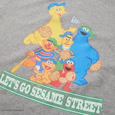 画像4: NEW ERA  裏毛 スウェット クルーネック SESAME STREET セサミストリート Baseball グレー (4)