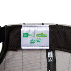 画像12: NEW ERA  9FORTY SESAME STREET セサミストリート ベースボール グレー ネイビーバイザー (12)