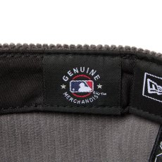 画像9: NEW ERA  59FIFTY Corduroy コーデュロイ シカゴ・ホワイトソックス グレー ブラックバイザー (9)
