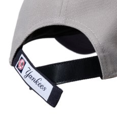 画像7: NEW ERA  9FORTY 2-Tone Woven Label ニューヨーク・ヤンキース グレー ネイビーバイザー (7)
