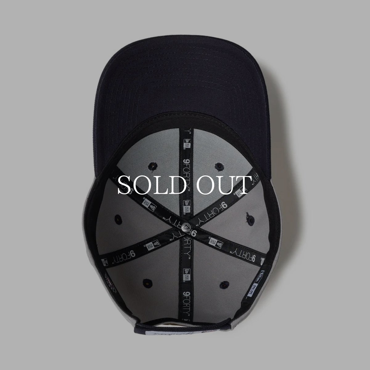 画像3: NEW ERA  9FORTY 2-Tone Woven Label ニューヨーク・ヤンキース グレー ネイビーバイザー (3)