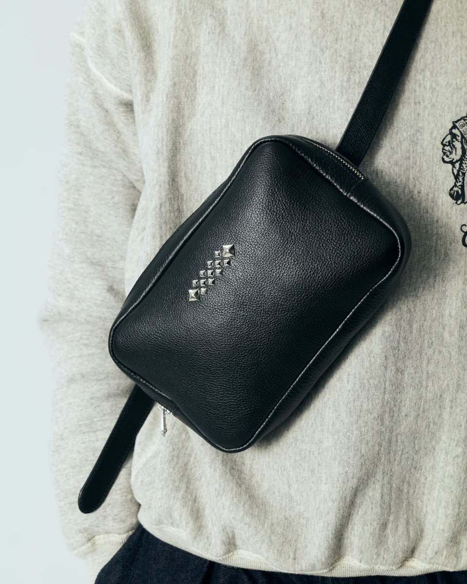画像8: CALEE  STUDS LEATHER BODY BAG (8)