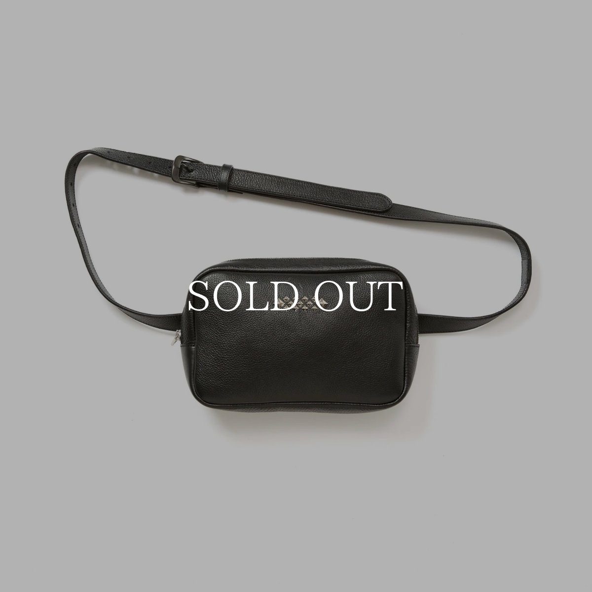 画像1: CALEE  STUDS LEATHER BODY BAG (1)