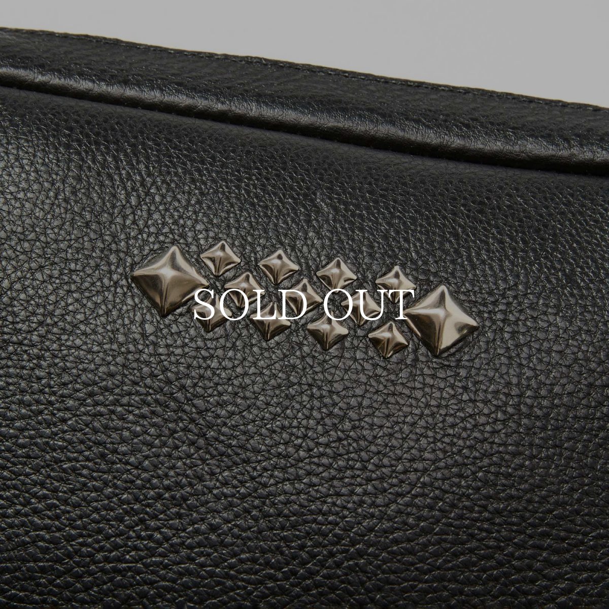 画像3: CALEE  STUDS LEATHER BODY BAG (3)