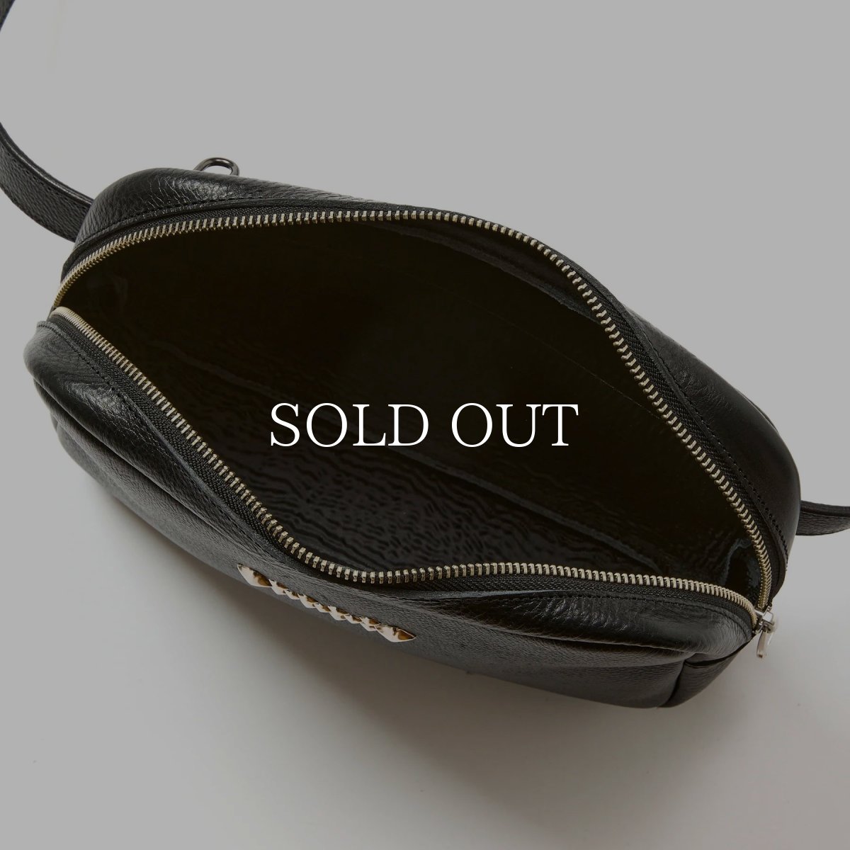 画像7: CALEE  STUDS LEATHER BODY BAG (7)