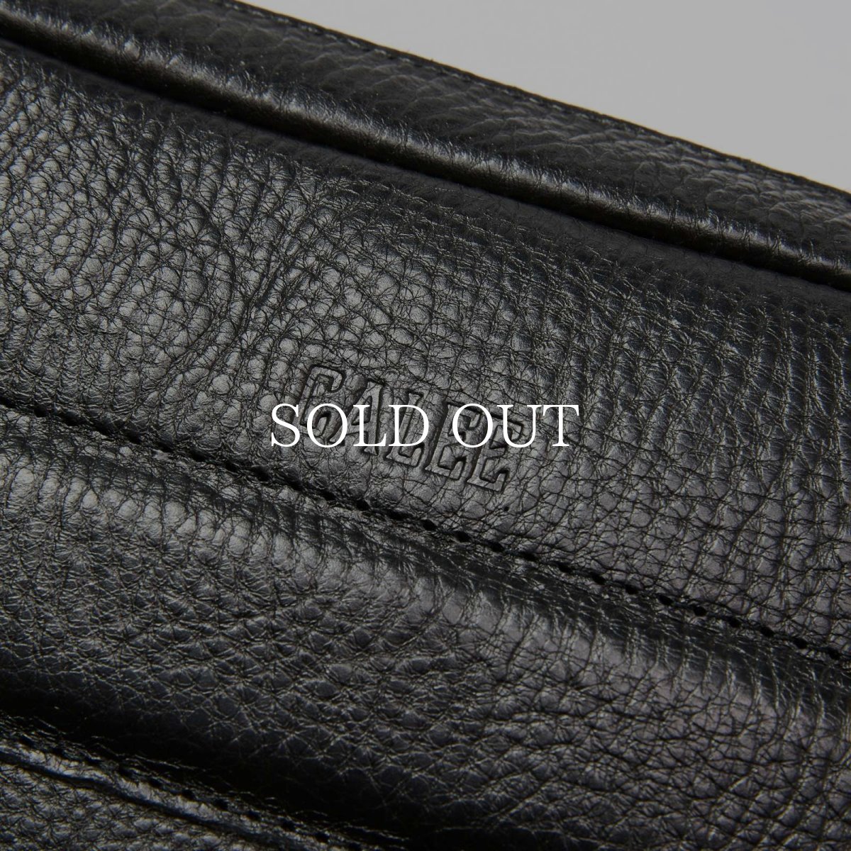 画像5: CALEE  STUDS LEATHER BODY BAG (5)