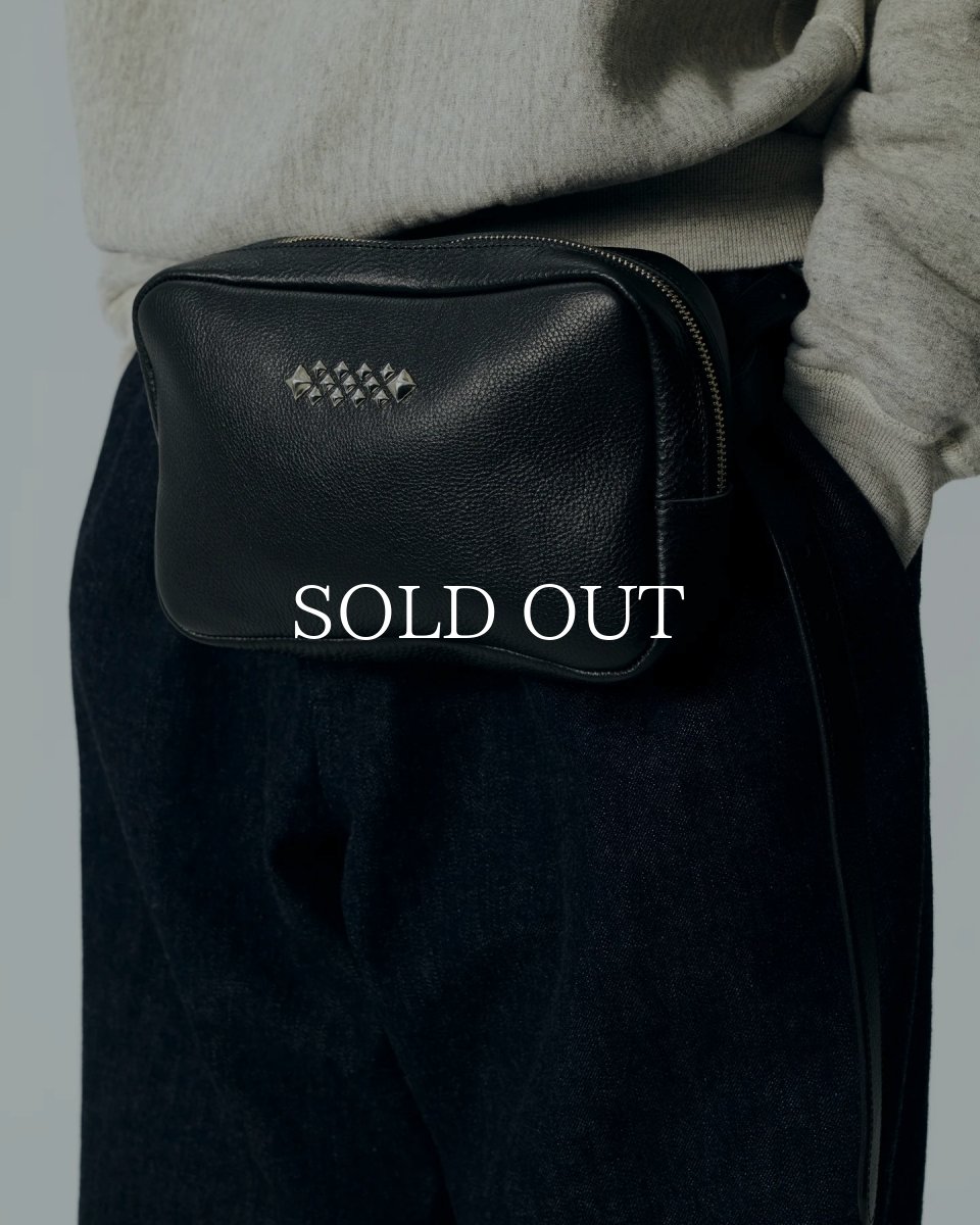 画像9: CALEE  STUDS LEATHER BODY BAG (9)