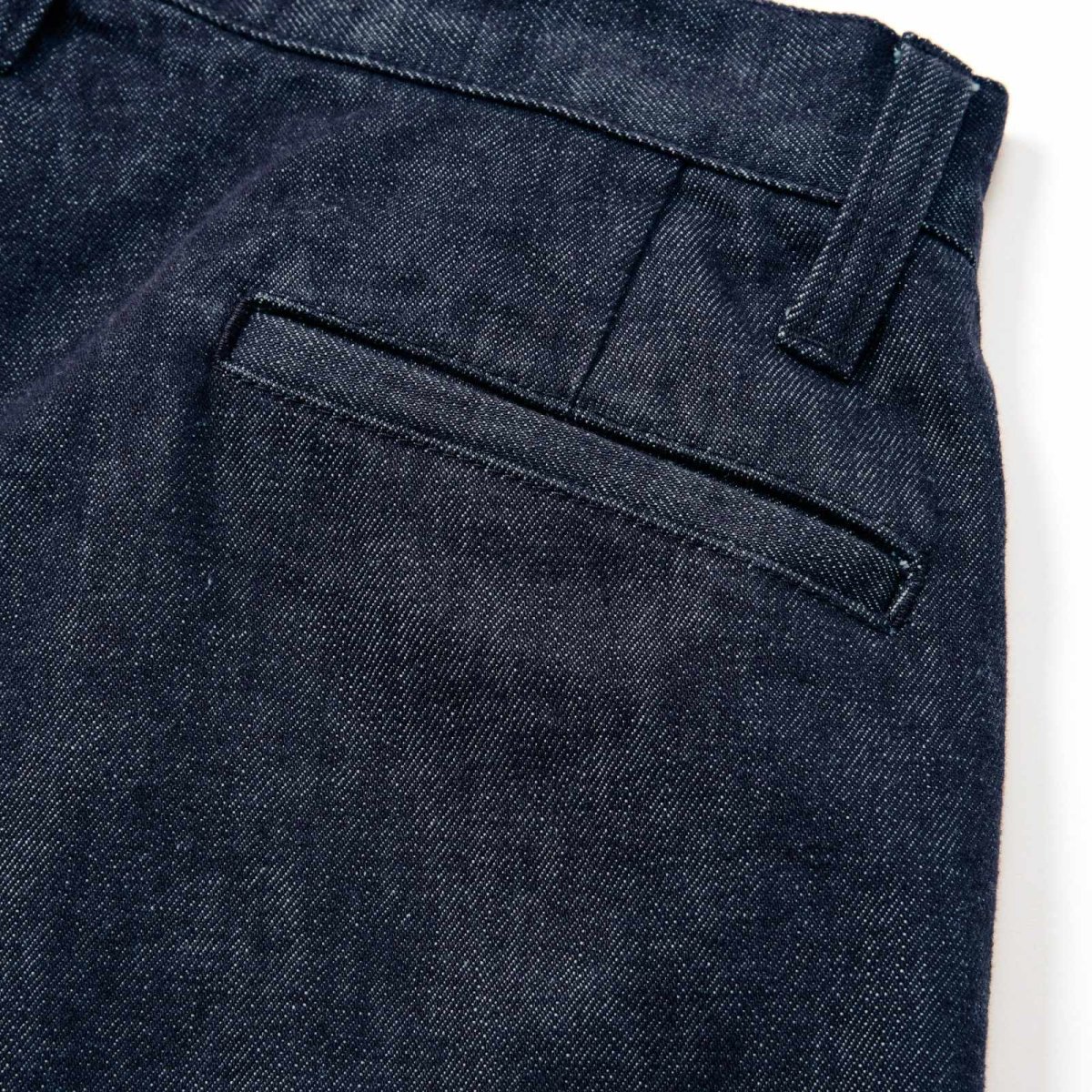 画像7: CALEE  VINTAGE REPRODUCT DENIM TUCK TROUSERS ＜INDIGO＞ (7)
