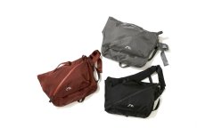 画像1: CMF OUTDOOR GARMENT  MESSENGER BAG (1)