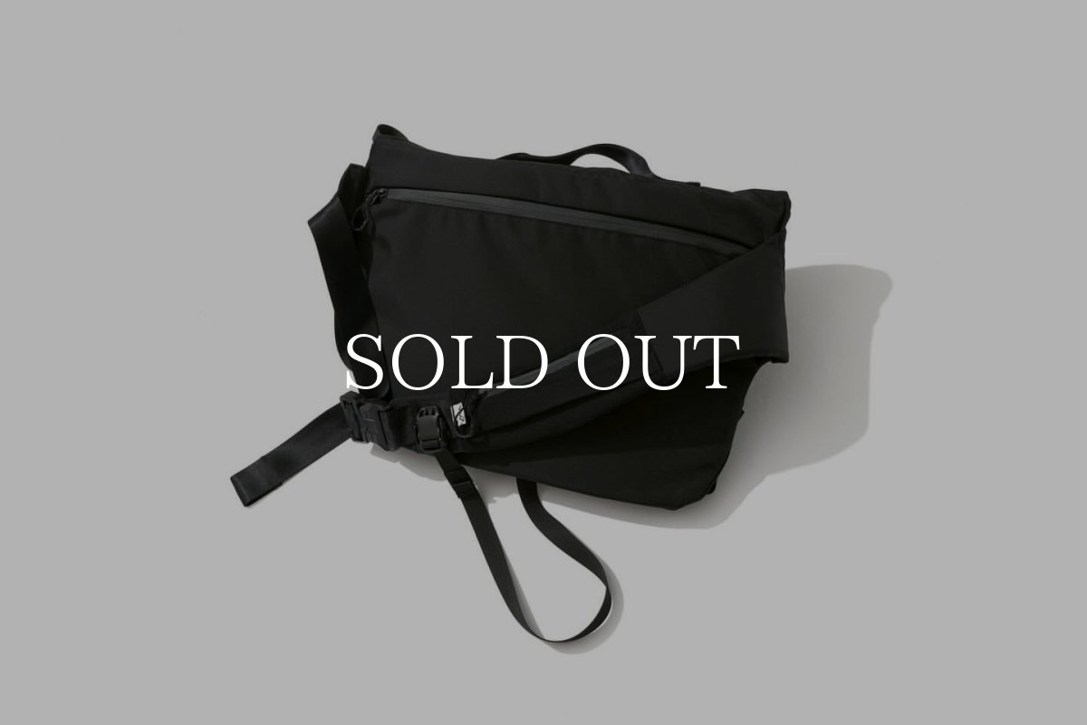 画像2: CMF OUTDOOR GARMENT  MESSENGER BAG (2)