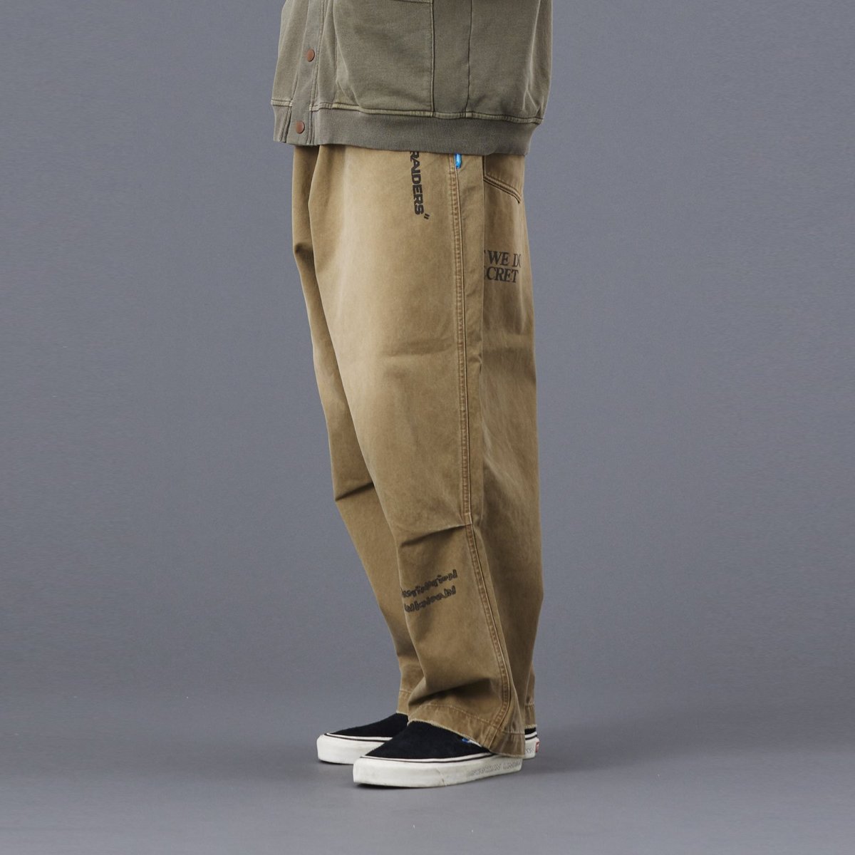 画像27: Liberaiders  HANDWRITING PRINT CHINO SARROUEL PANTS (27)