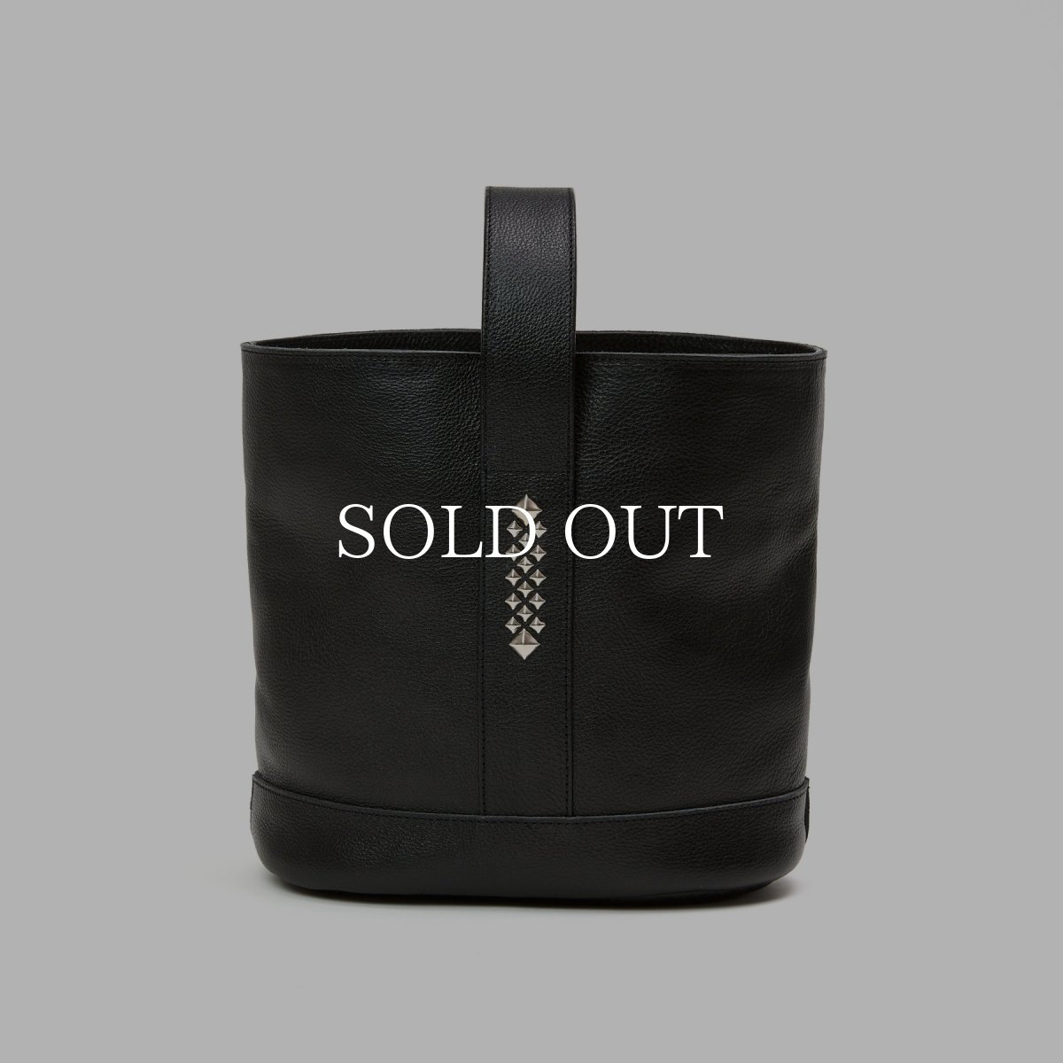 画像2: CALEE  STUDS LEATHER BUCKET BAG (2)