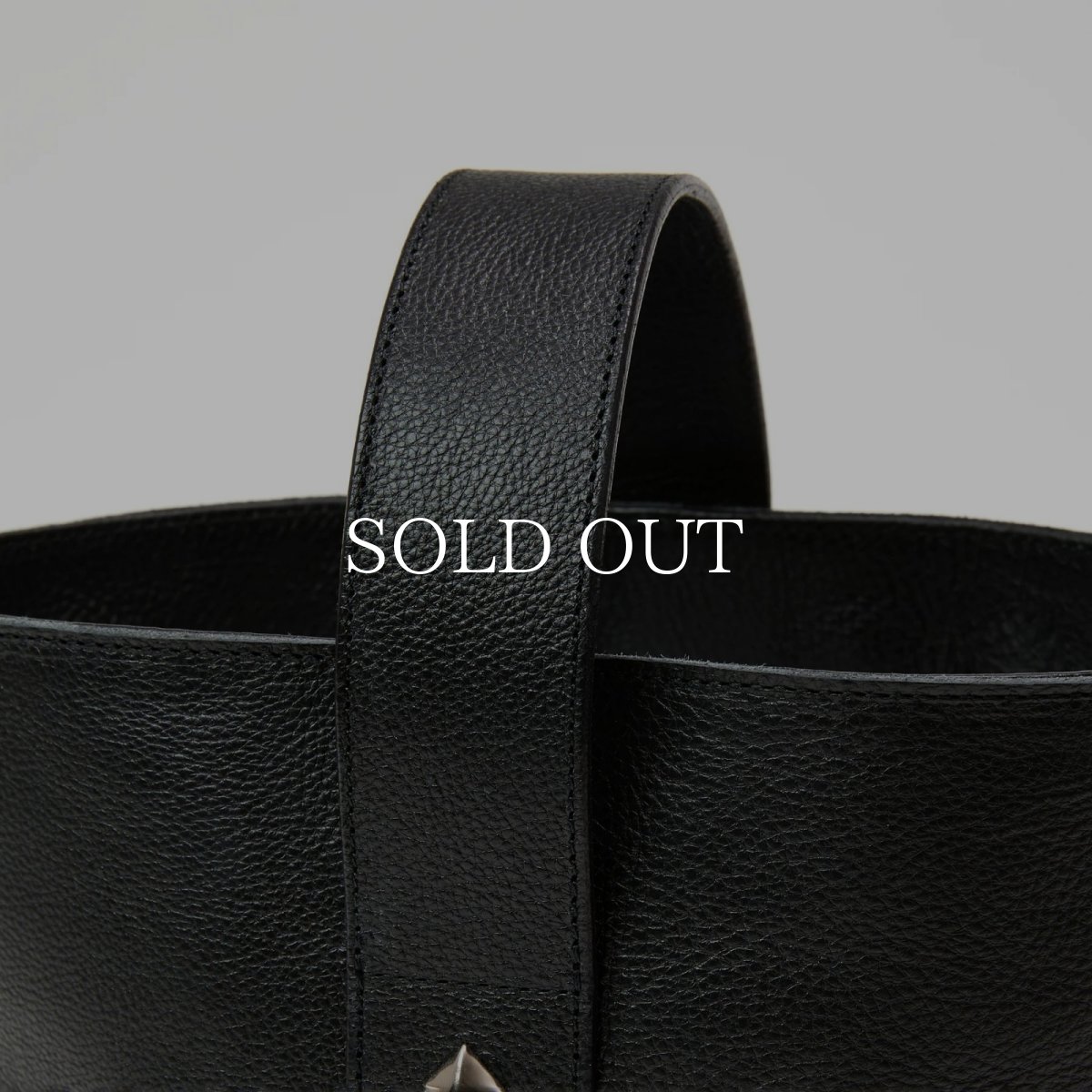 画像6: CALEE  STUDS LEATHER BUCKET BAG (6)