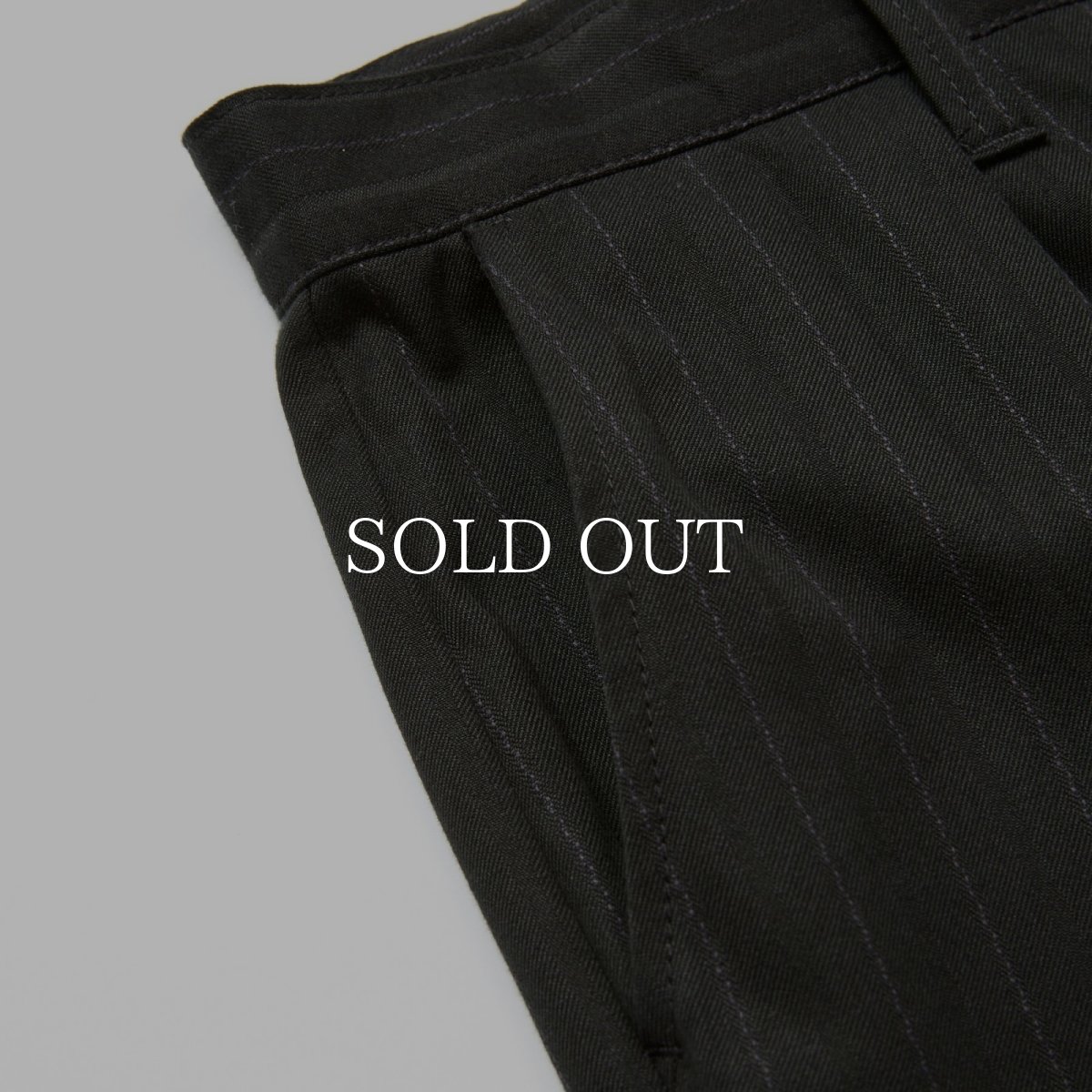 画像4: CALEE  PINSTRIPE TUCK WIDE SLACKS (4)
