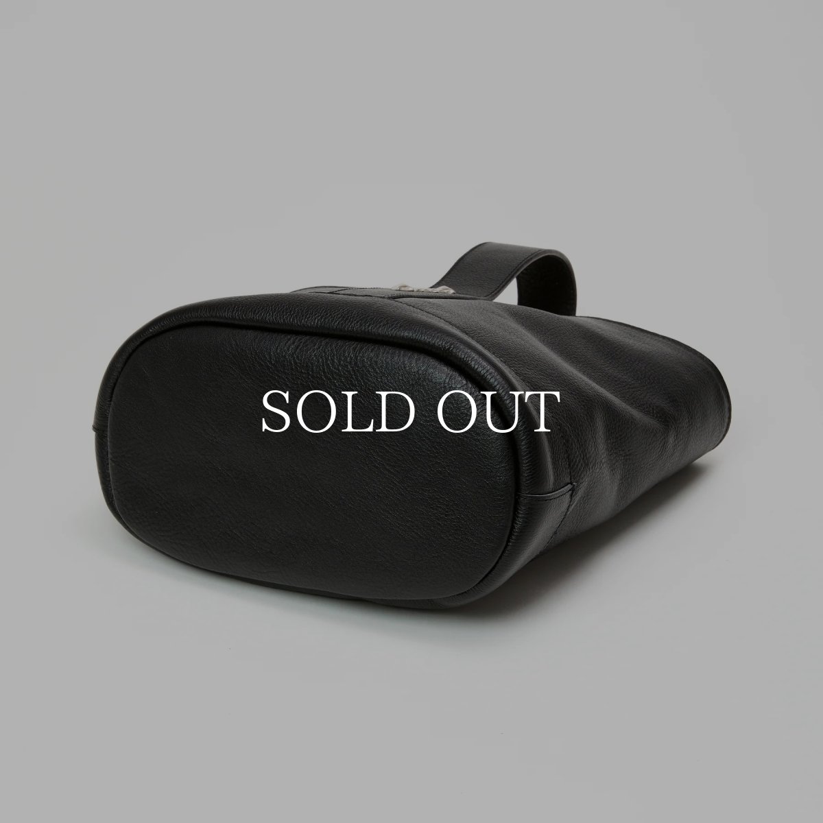 画像5: CALEE  STUDS LEATHER BUCKET BAG (5)