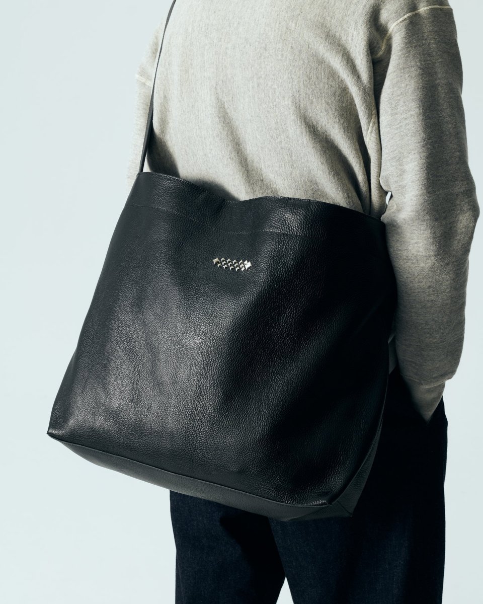 画像16: CALEE  STUDS LEATHER TOTE BAG (16)