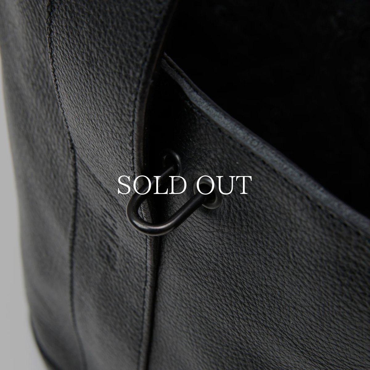 画像10: CALEE  STUDS LEATHER BUCKET BAG (10)