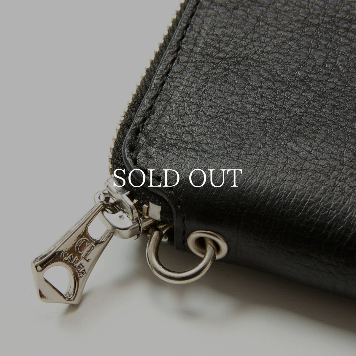 画像9: CALEE  STUDS LEATHER ZIP MULTI WALLET (9)