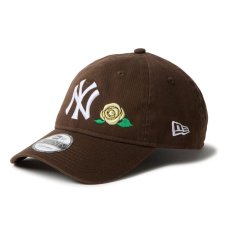 画像1: NEW ERA  9TWENTY クロスストラップ With Rose ニューヨーク・ヤンキース ウォルナット (1)