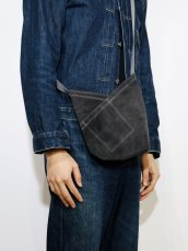 画像2: hobo  AZUMA SHOULDER BAG S PIG SUEDE (2)