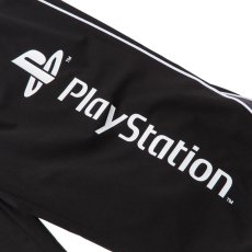 画像6: NEW ERA  オーバーサイズド パイピング トラックパンツ PlayStation プレイステーション ブラック | パフォーマンスアパレル (6)