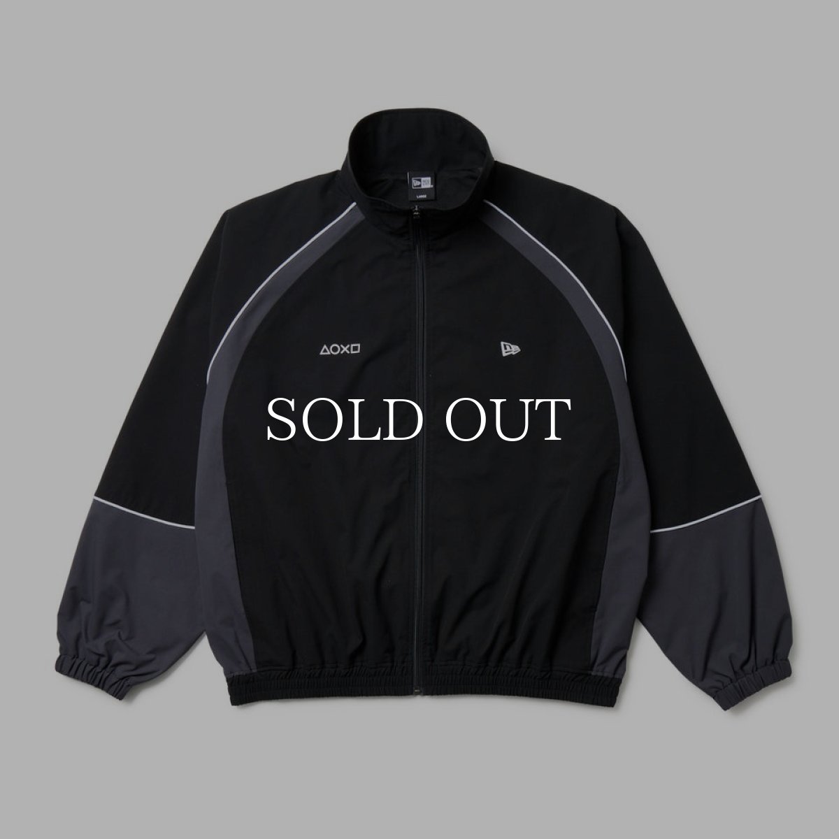 画像1: NEW ERA  オーバーサイズド パイピング トラックジャケット PlayStation プレイステーション ブラック | パフォーマンスアパレル (1)