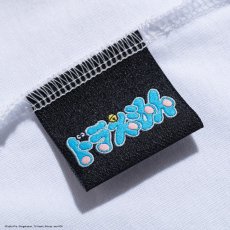 画像8: NEW ERA  半袖 コットン Tシャツ ドラえもん キャップ ホワイト レギュラーフィット (8)