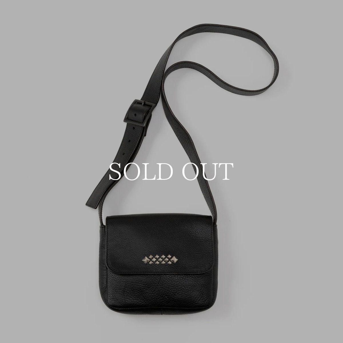 画像1: CALEE  STUDS LEATHER SHOULDER POUCH BAG (1)