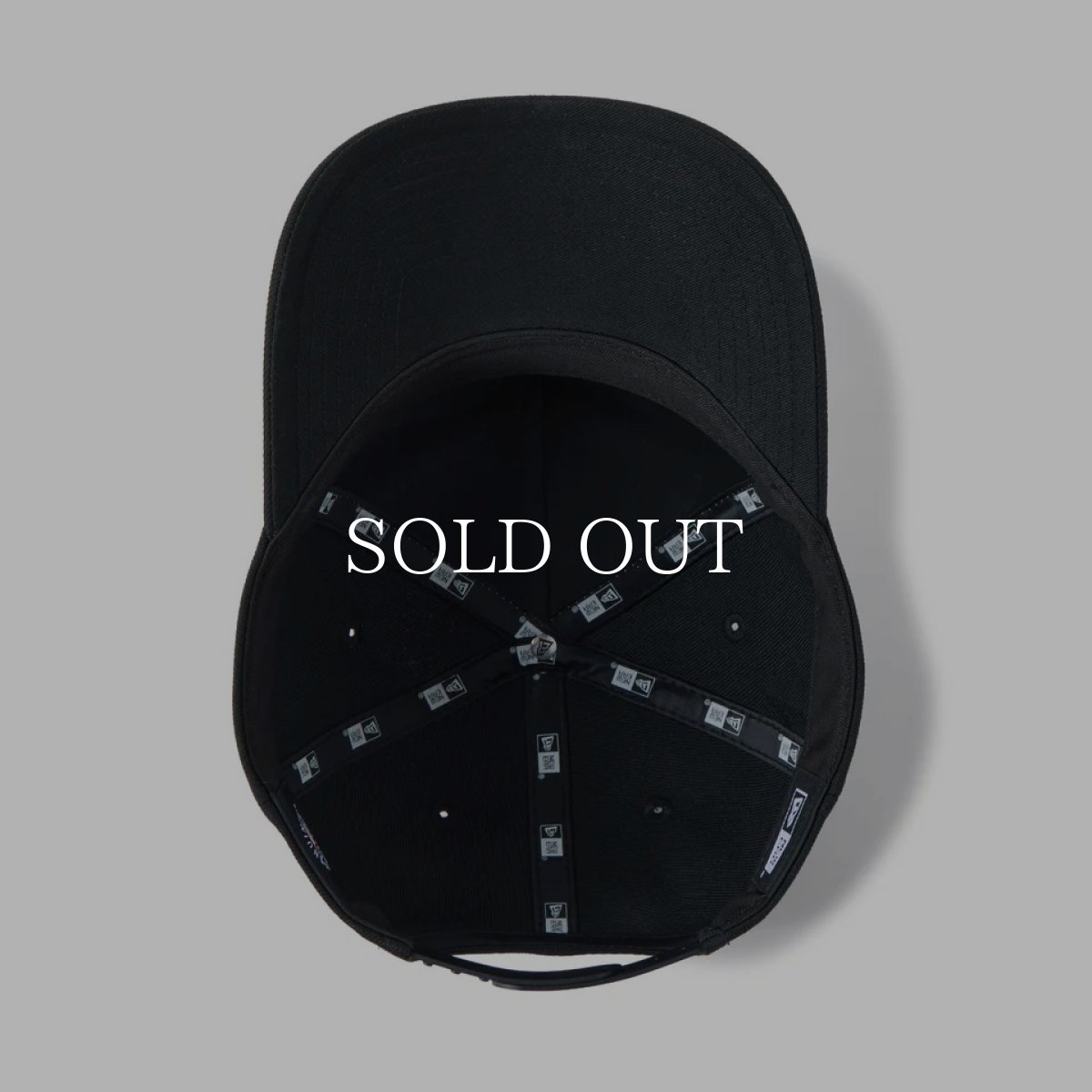 画像7: NEW ERA  9FORTY A-Frame MLB パール バッジ Pearl Badge ニューヨーク・ヤンキース ブラック/クロームホワイト (7)